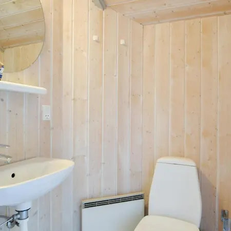 Lovely Home In Hvide Sande With Sauna بيت للعطل